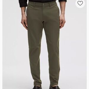 ABC Slim-Fit Trouser 32
Smooth Twill